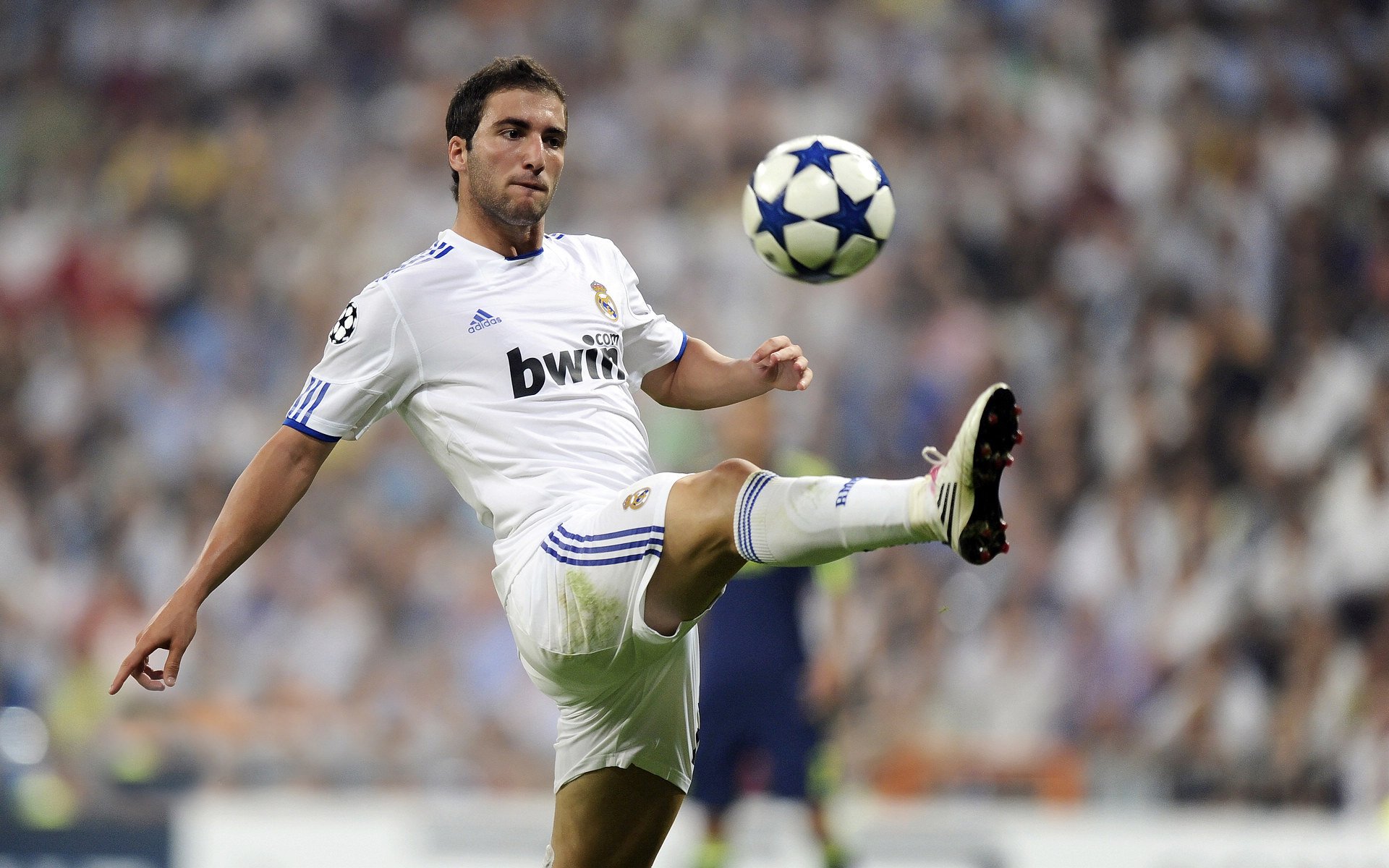 爱德华兹狂飙破纪录之夜，灰熊撕碎魔术，新王当立？